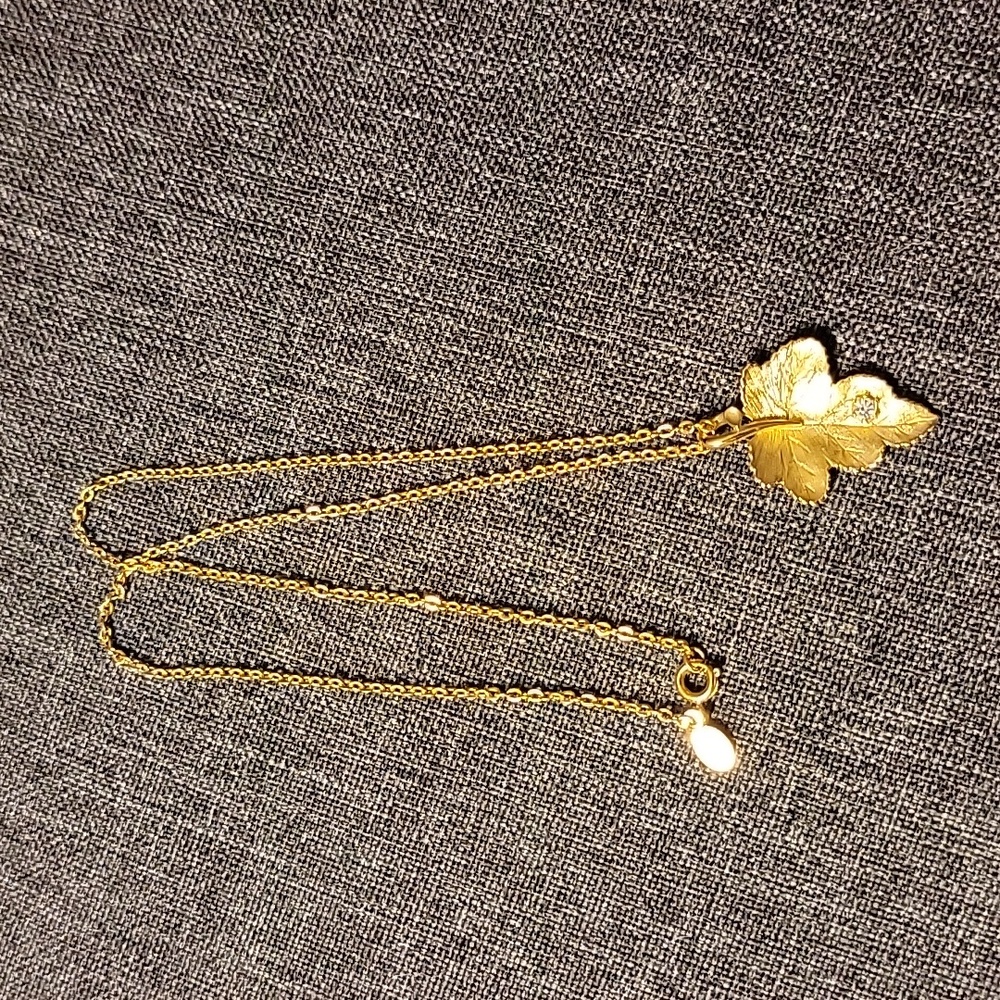 2/$8 Vintage Avon Radiant Leaf with Rhinestone Dewdrop Pendant Choker Necklace - Picture 3 of 5